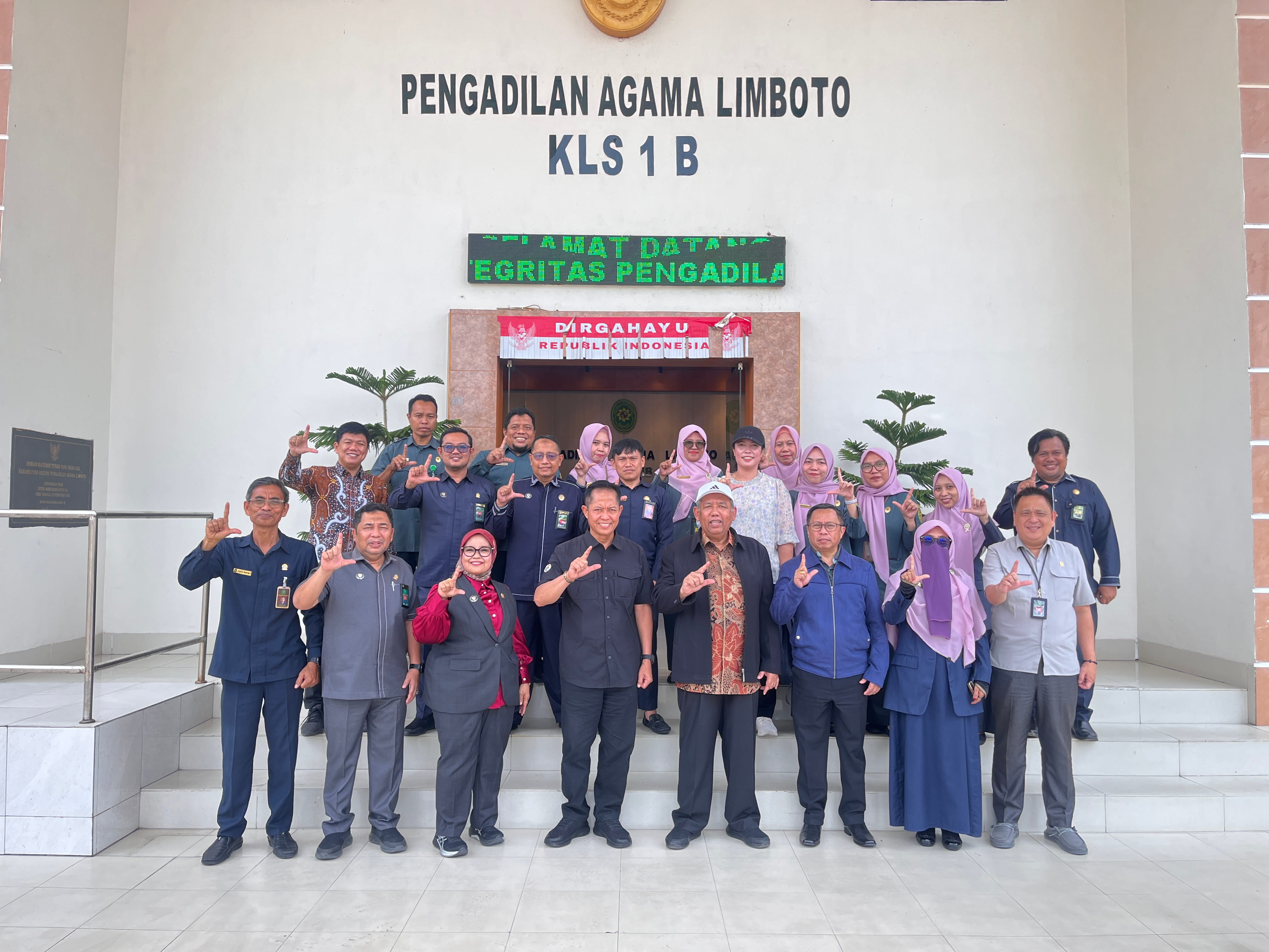 Jelang Pembinaan Daerah, Ketua PTA Gorontalo Dampingi Kunjungan Tim Hakim Agung ke PA Limboto 